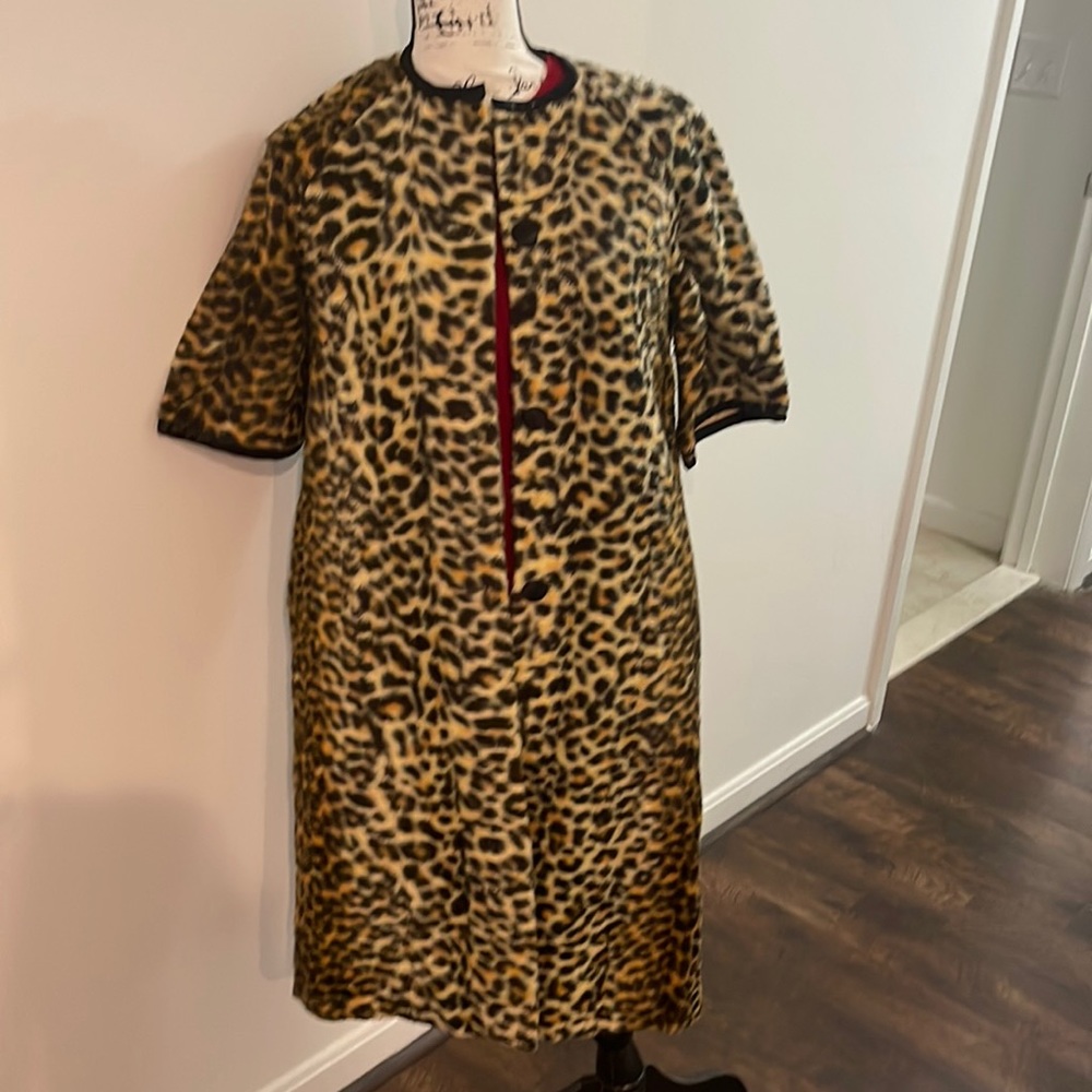 VINTAGE SEARS ROCKABILLY LEOPARD FAUX FUR ROBE!